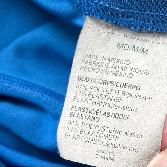 Under Armour Women's Blue Exercise Shorts - Size M - EUC - Stretch - Picture 4 of 8